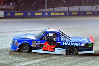 Race winner Stewart Friesen, Halmar Friesen Racing, Chevrolet Silverado