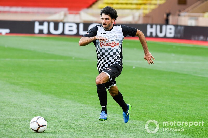 Carlos Sainz Jr., McLaren jugando a fútbol
