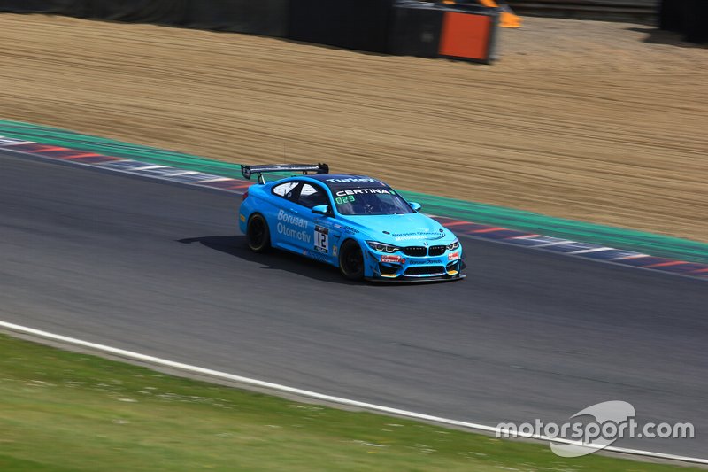 İbrahim Okyay, Levent Kocabıyık, BMW M3 GT4, Borusan Otomotiv Motorsport aracın arkasını kaybediyor