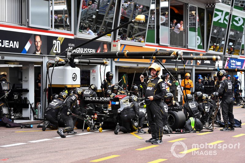 Romain Grosjean, Haas F1 Team VF-19, in the pits