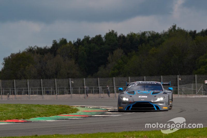 #62 R-Motorsport Aston Martin Vantage AMR GT3: Matthieu Vaxivie?re, Matt Parry, Maxime Martin