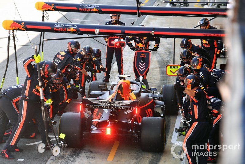 Pierre Gasly, Red Bull Racing RB15, makes a pit stop