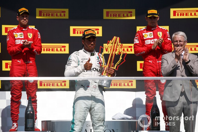 Podio: segundo lugar Sebastian Vettel, Ferrari, ganador de la carrera Lewis Hamilton, Mercedes AMG F1, y el tercer lugar Charles Leclerc, Ferrari