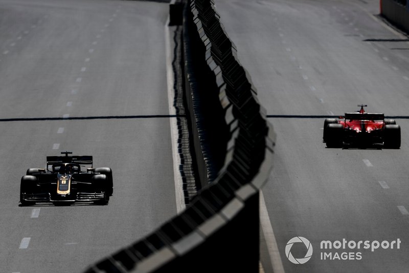 Romain Grosjean, Haas F1 Team VF-19, et Sebastian Vettel, Ferrari SF90