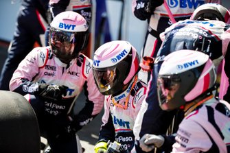Racing Point pit crew