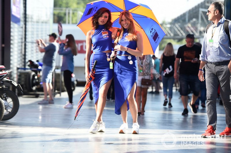 MotoGP grid girls