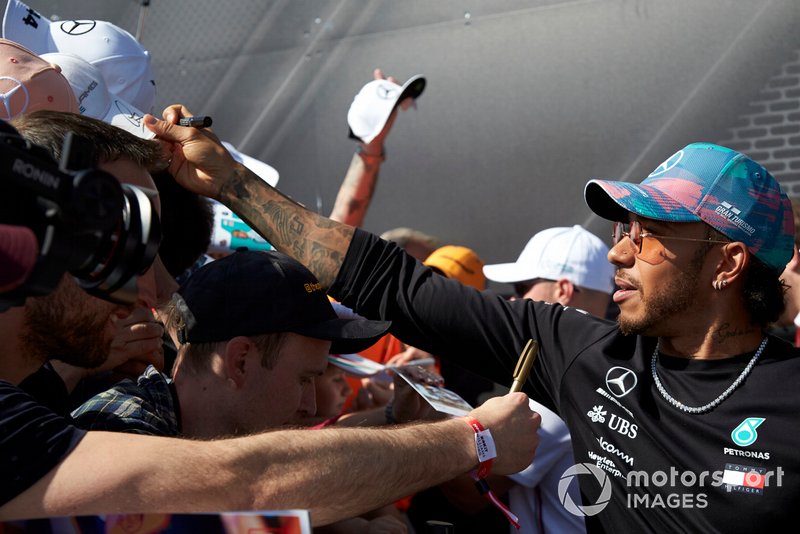 Lewis Hamilton, Mercedes AMG F1 signs an autograph for a fan
