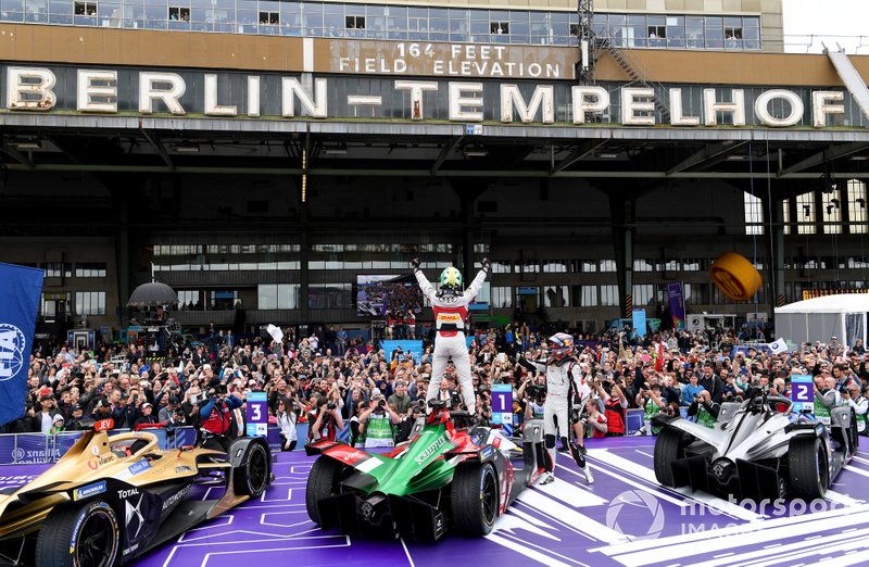 Ganador Lucas Di Grassi, Audi Sport ABT Schaeffler, celebra Audi e-tron FE05