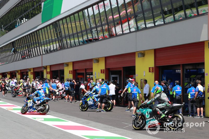 Pit lane atmosphere