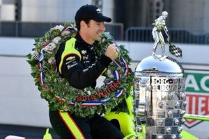 Simon Pagenaud, Team Penske Chevrolet with Borg-Warner trophy