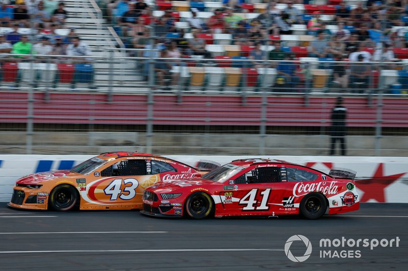 Daniel Suarez, Stewart-Haas Racing, Ford Mustang Coca-Cola Darrell Wallace Jr., Richard Petty Motorsports, Chevrolet Camaro Coca-Cola Orange Vanilla