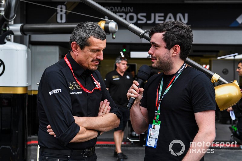 Guenther Steiner, Team Principal, Haas F1parla con Matthew Gallagher, Presentatore - WTF1
