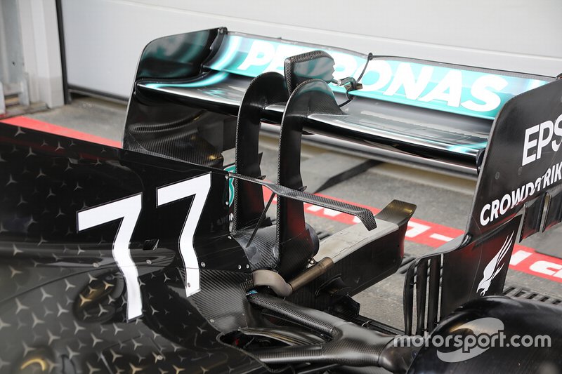 Mercedes W10: Heckflügel