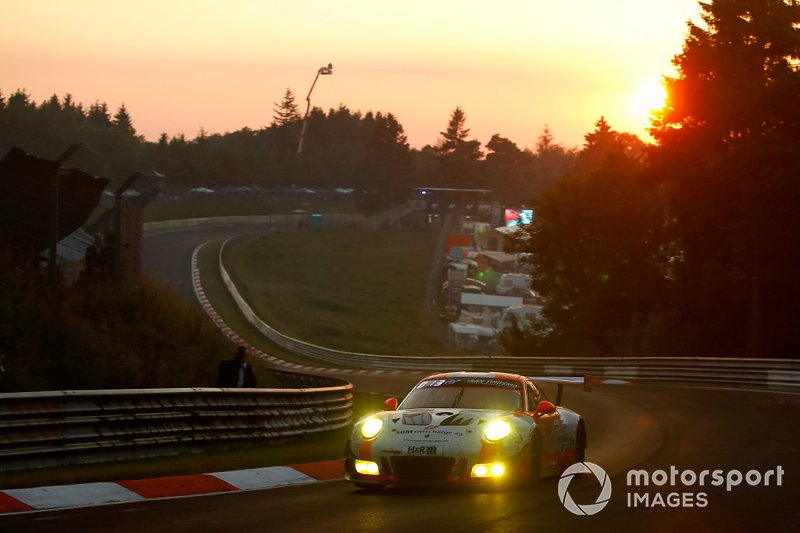 #12 Manthey-Racing Porsche 911 GT3 R: Otto Klohs, Lars Kern, Dennis Olsen, Matteo Cairoli