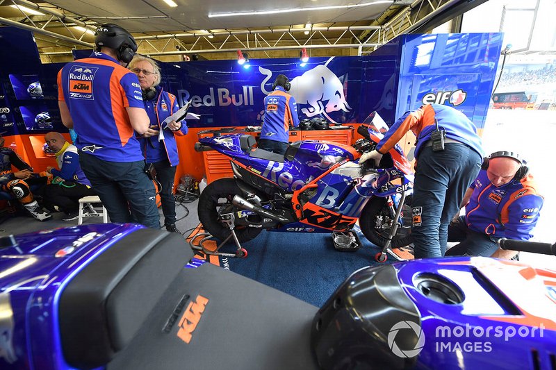 Tech3 KTM team garage