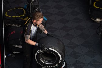 Pirelli teknisyeni