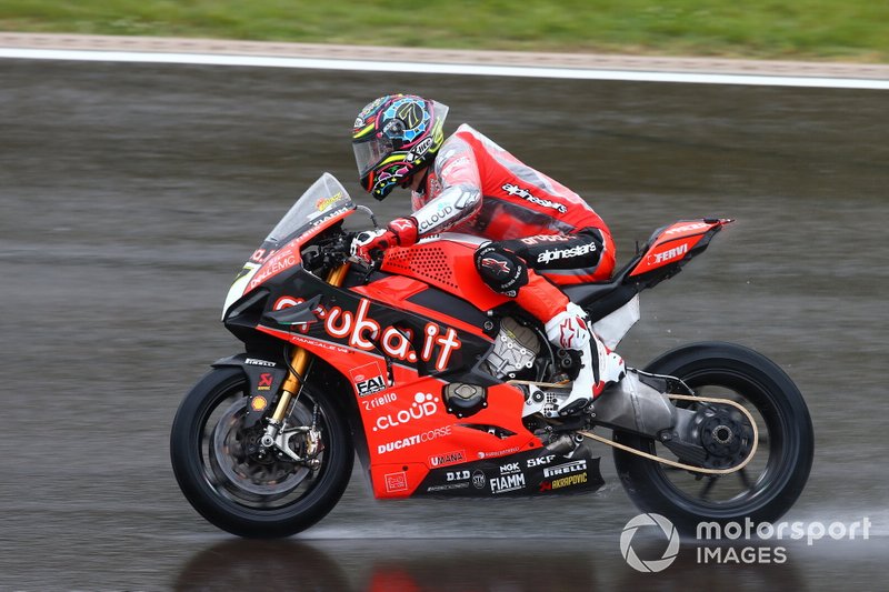 Chaz Davies, Aruba.it Racing-Ducati Team, compie dei giri di valutazione sul bagnato