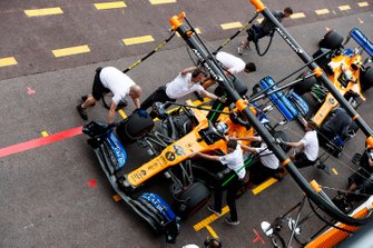 Carlos Sainz Jr., McLaren MCL34 ve Lando Norris, McLaren MCL34