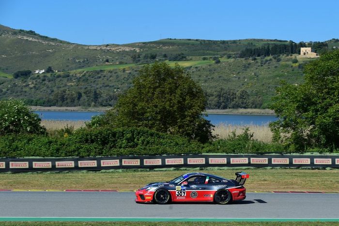 #389 Krypton Motorsport, Porsche 911 GT3 Cup: Daniele Cazzaniga, Davide Di Benedetto, Giuseppe Nicolosi 
