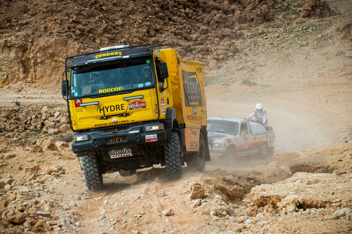 #253 Team Boucou Renault Trucks: Lilian Harichoury, Serge Coudert, Laurent Correia