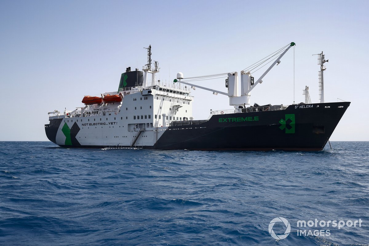 El barco logístico de St Helena