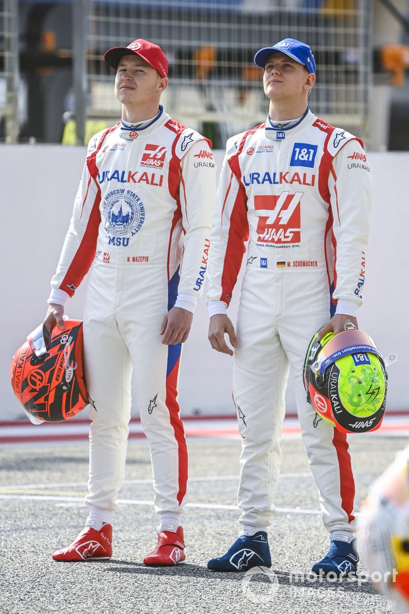 Nikita Mazepin, Haas F1, y Mick Schumacher, Haas F1