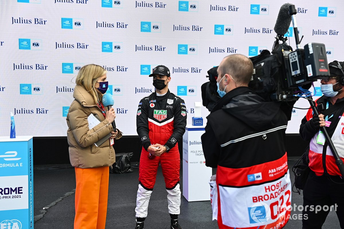 TV Presenter Nicki Shields, interviews Pascal Wehrlein, Tag Heuer Porsche