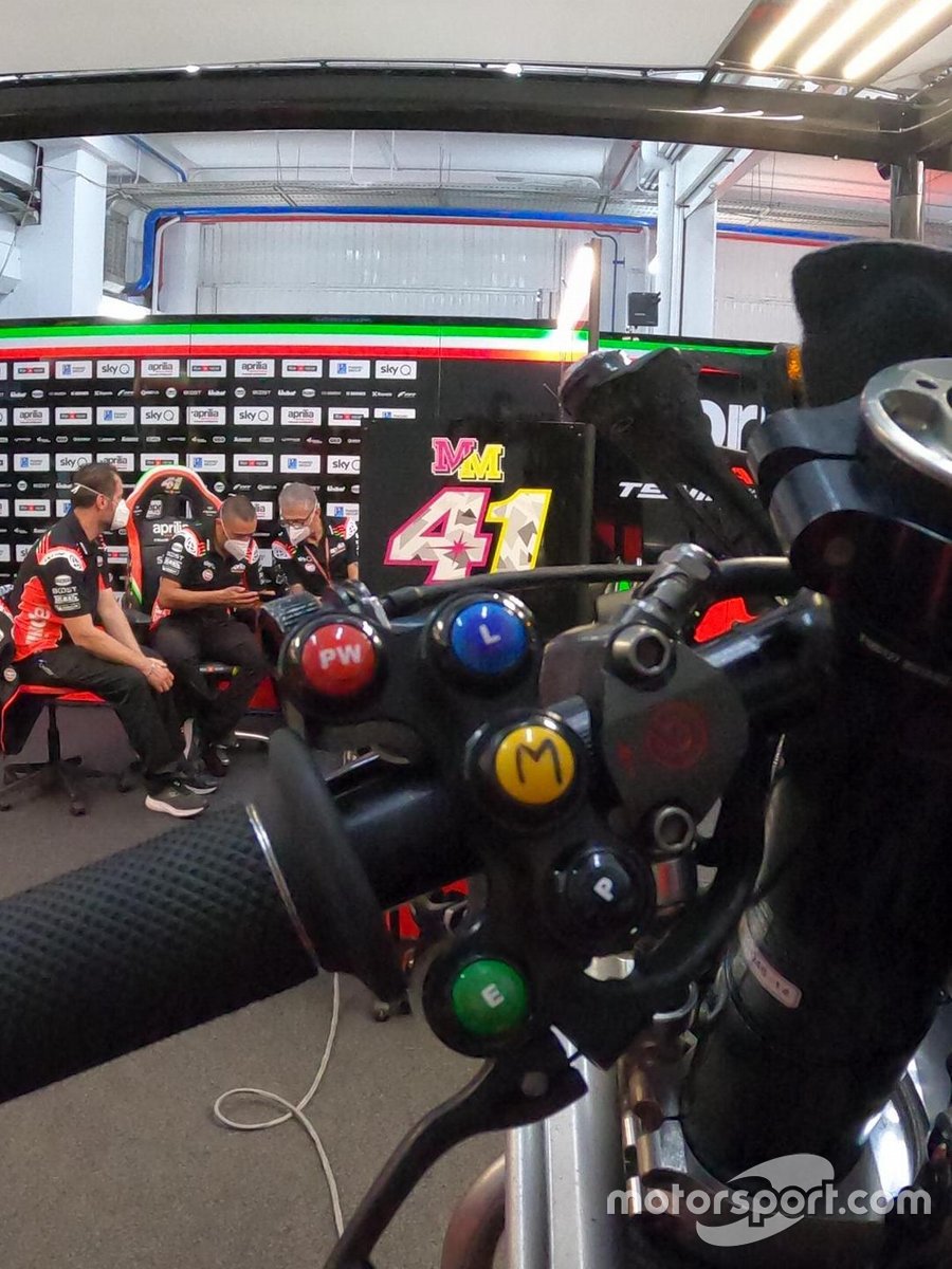 Ecco i pulsanti sull'Aprilia RS-GP che consentono le regolazioni in pista da parte del pilota