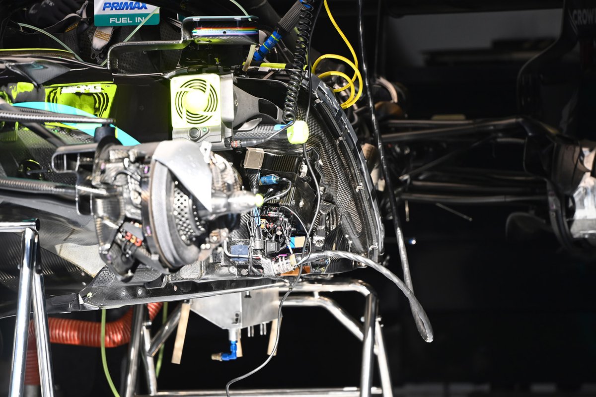 Mercedes W11: Kühlungsinstallation