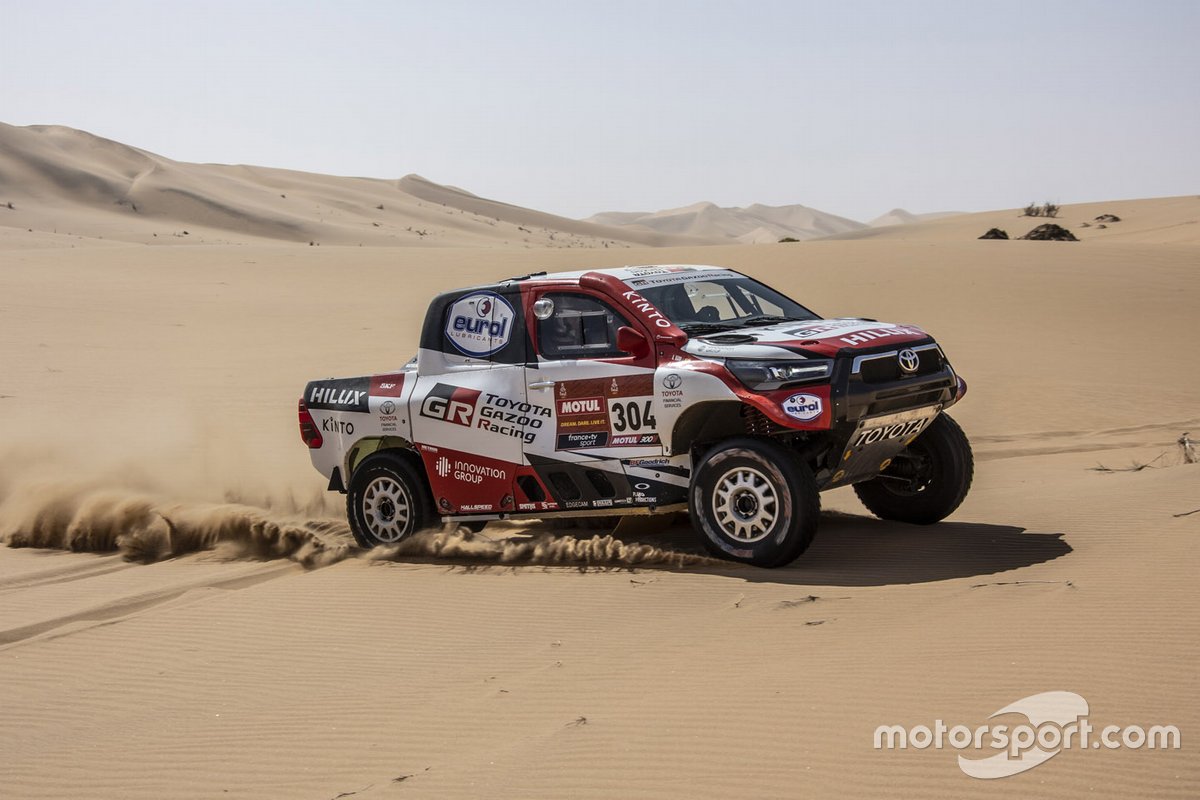 #304 Toyota Gazoo Racing Toyota Hilux: Giniel de Villiers, Alex Haro