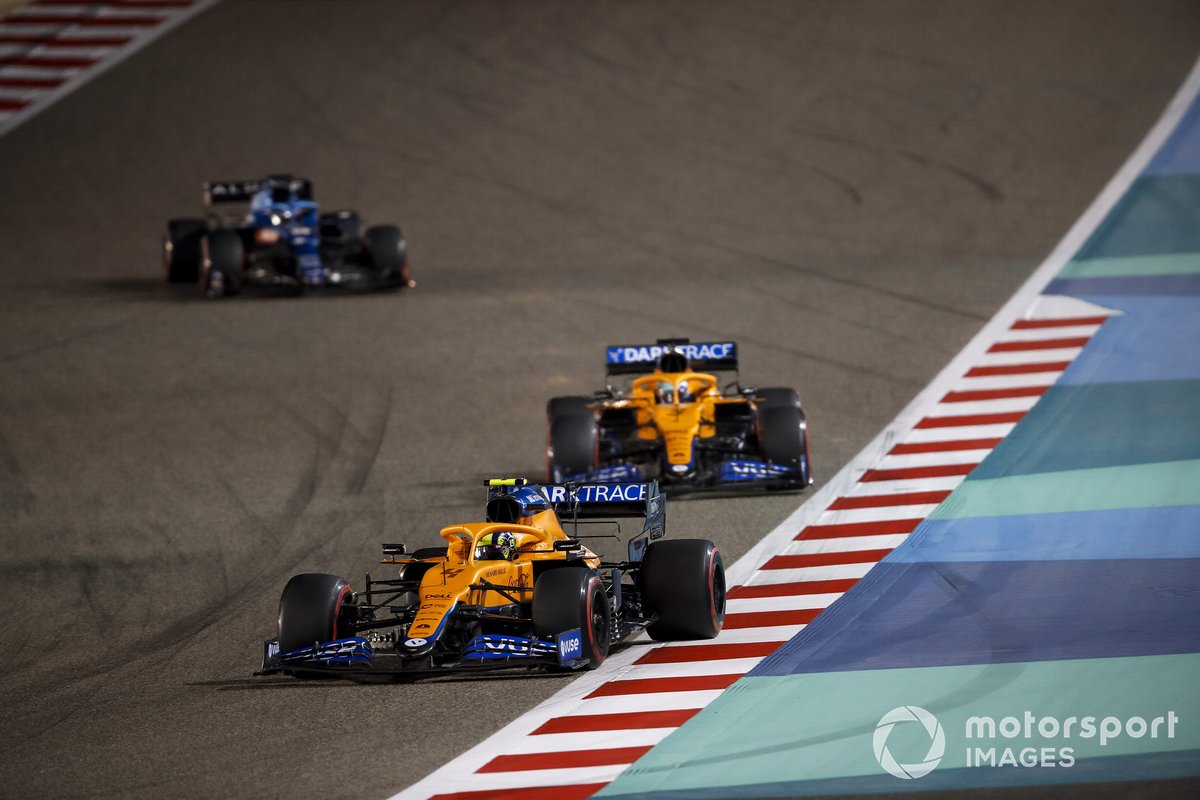 Lando Norris, McLaren MCL35M, Daniel Ricciardo, McLaren MCL35M