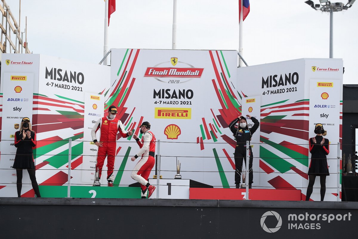 Il podio Trofeo Pirelli Gara2 categoria PRO: al primo posto Thomas Neubauer, Charles Pozzi-Courage, secondo posto John Wartique, Francorchamps Motors Luxembourg, terzo posto Fabienne Wohlwend, Octane 126