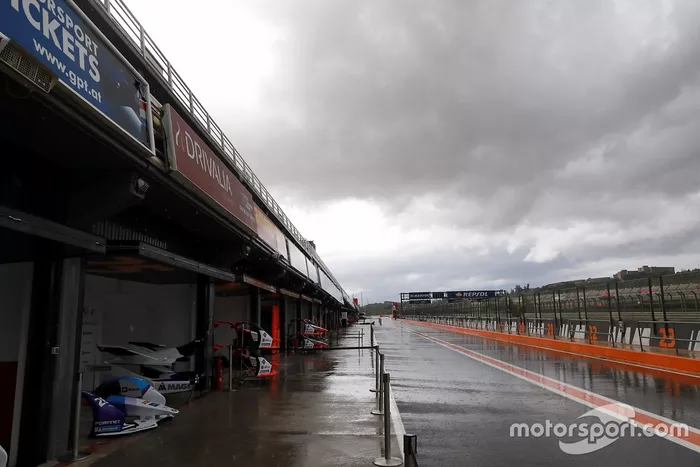 Pitlane 