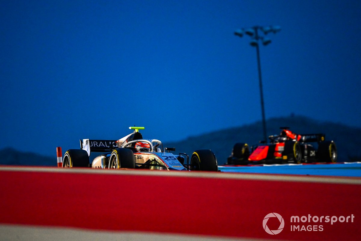 Luca Ghiotto, Hitech Grand Prix, precede Giuliano Alesi, MP Motorsport