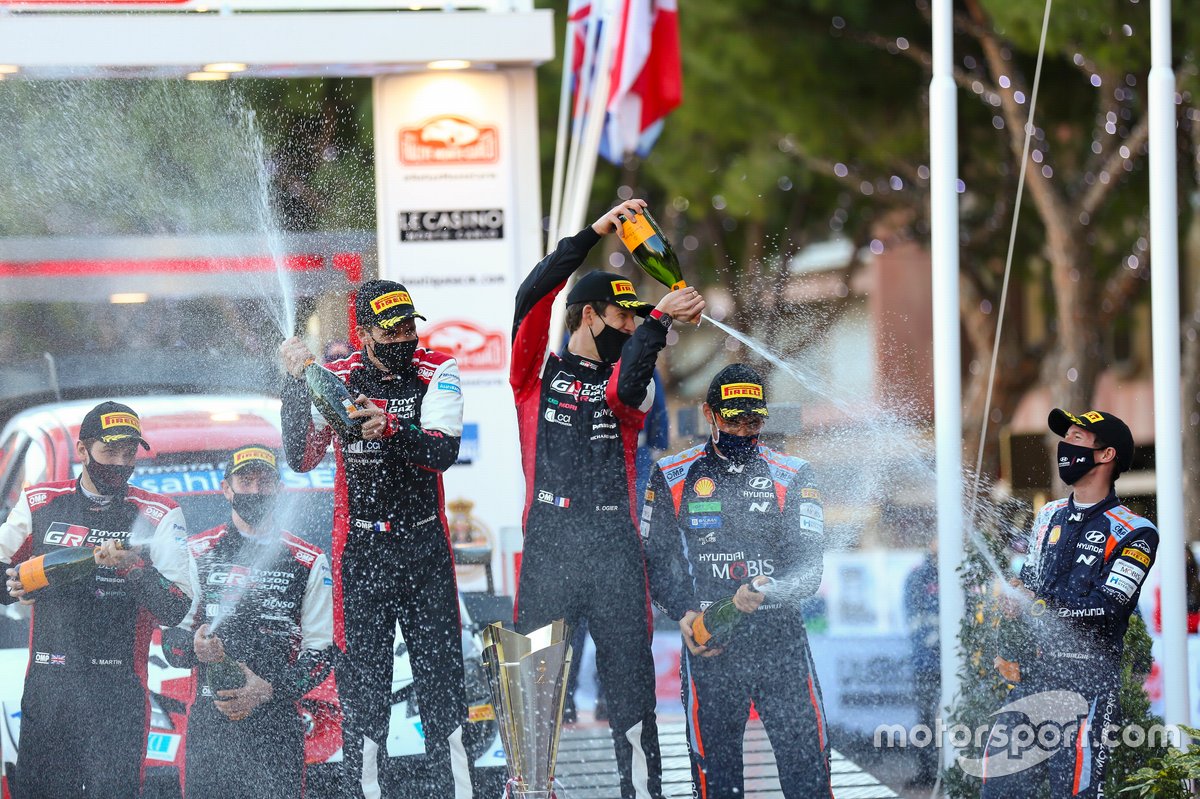 Podium : les vainqueurs Sébastien Ogier, Julien Ingrassia, Toyota Gazoo Racing WRT Toyota Yaris WRC, les seconds Elfyn Evans, Scott Martin, Toyota Gazoo Racing WRT Toyota Yaris WRC, les troisièmes Thierry Neuville, Martijn Wydaeghe, Hyundai Motorsport Hyundai i20 Coupe WRC