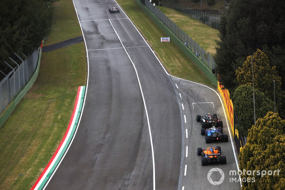 Valtteri Bottas, Mercedes W12, Esteban Ocon, Alpine A521, and Daniel Ricciardo, McLaren MCL35M, to the grid