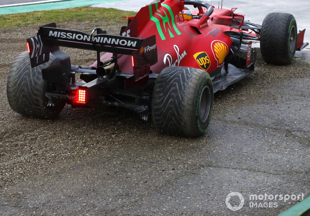 Carlos Sainz Jr., Ferrari SF21, se reincorpora