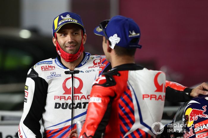 Tercer lugar Jorge Martín, Pramac Racing, y el segundo lugar Johann Zarco, Pramac Racing