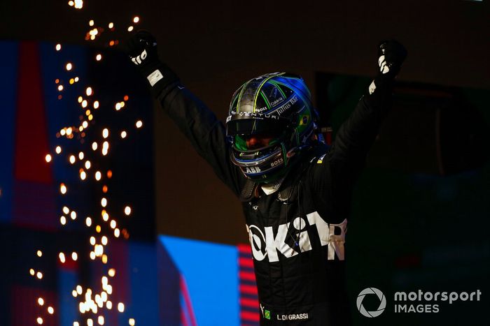 Lucas di Grassi, Venturi Racing, 1ª posición, celebra en el Parc Ferme 