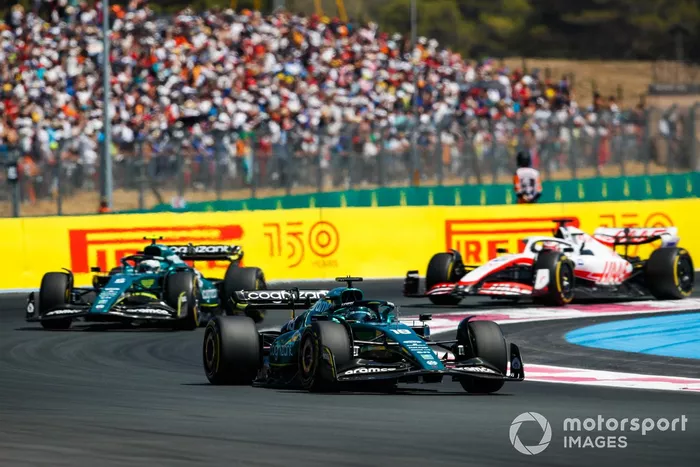 Lance Stroll, Aston Martin AMR22, Sebastian Vettel, Aston Martin AMR22, Kevin Magnussen, Haas VF-22