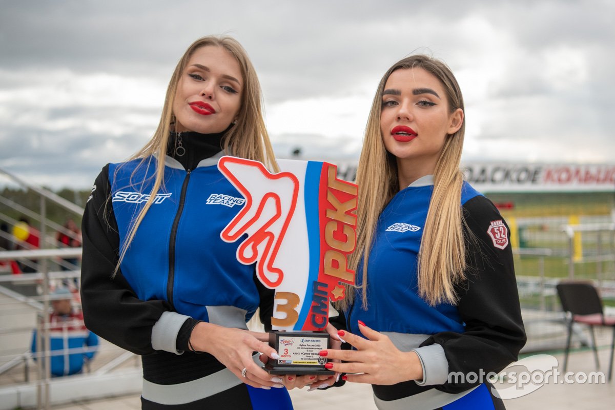 Грид-герлз команды Sofit Racing Team