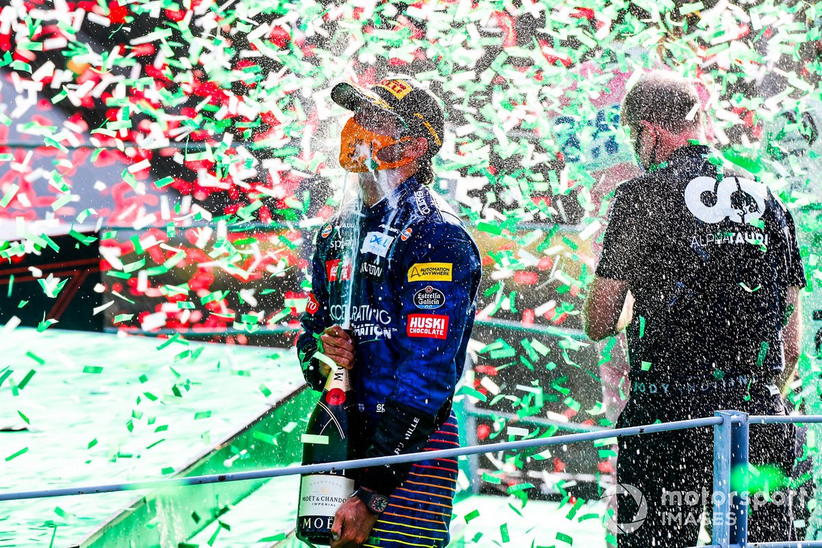 Podio: segundo lugar Carlos Sainz Jr., McLaren
