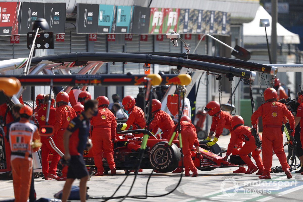 Sebastian Vettel, Ferrari SF1000, se retira de la carrera
