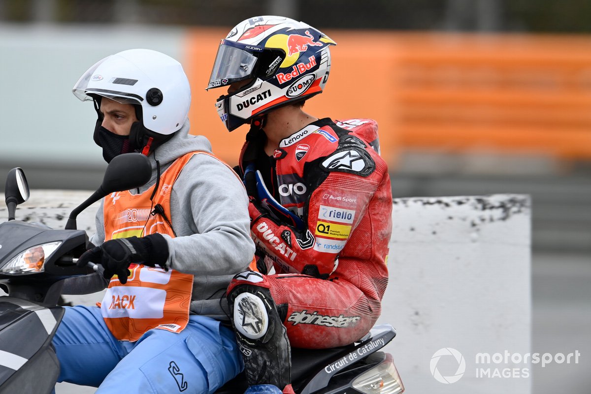 Andrea Dovizioso, Ducati Team después de la caída