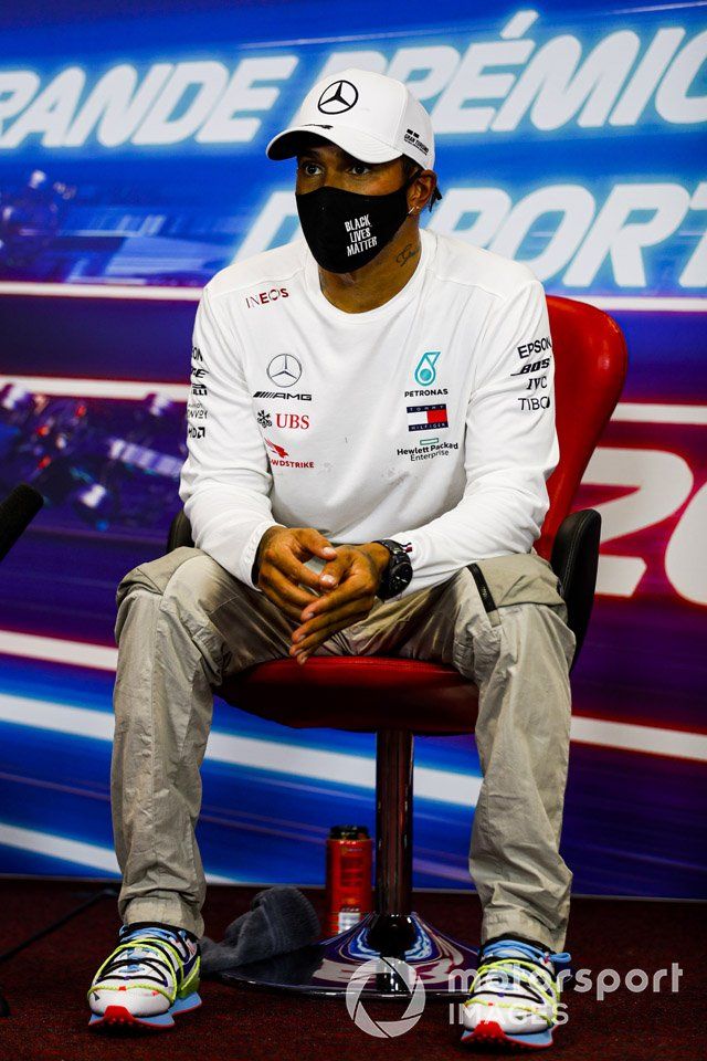 Lewis Hamilton, Mercedes-AMG F1 en la conferencia de prensa