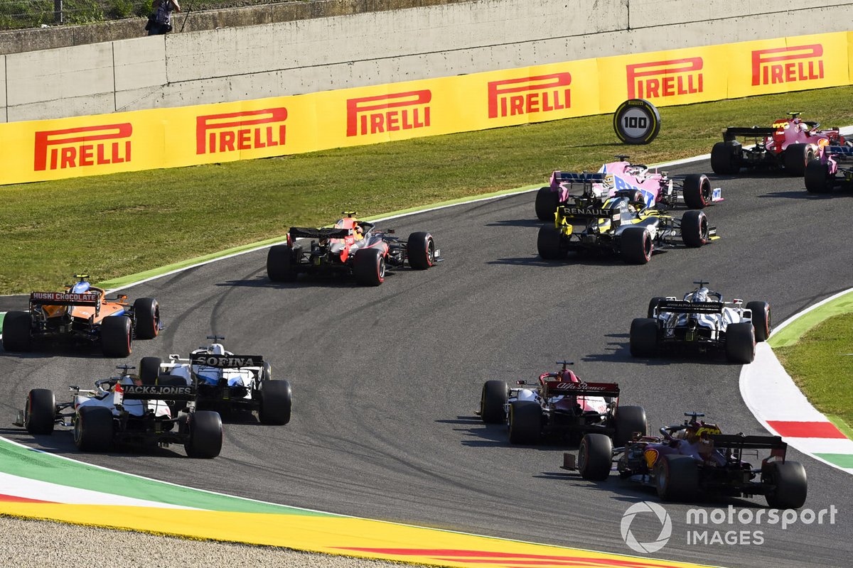 Charles Leclerc, Ferrari SF1000, Lance Stroll, Racing Point RP20, Sergio Perez, Racing Point RP20, Daniel Ricciardo, Renault F1 Team R.S.20, Alex Albon, Red Bull Racing RB16, and the rest of the field at the start