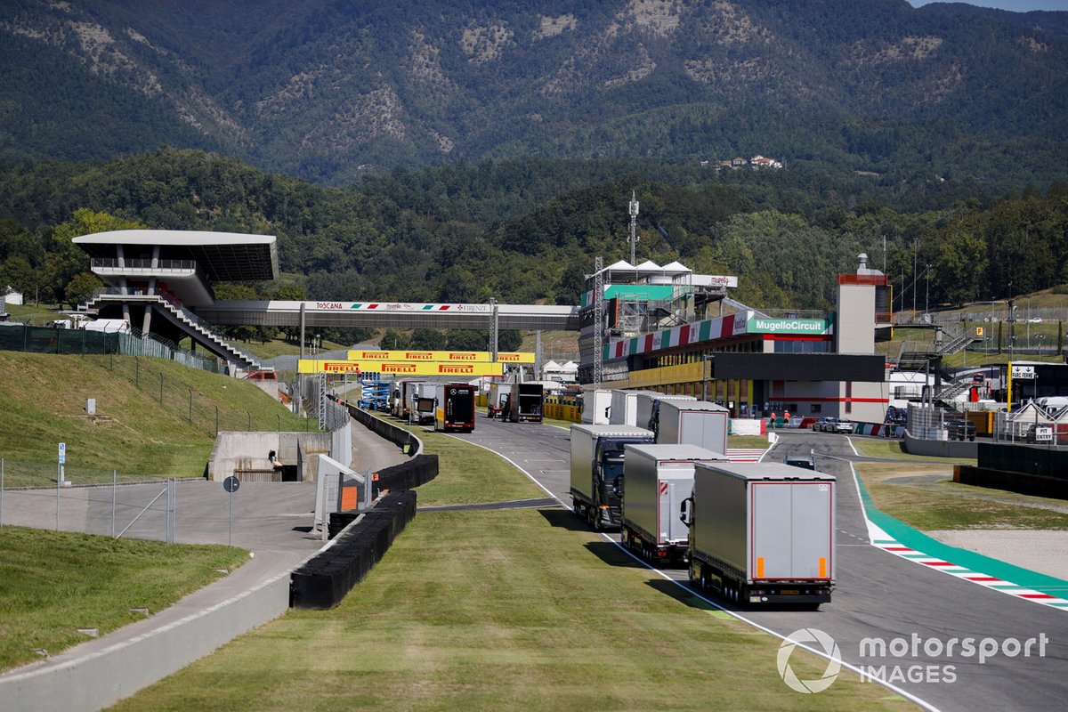 Camiones en la recta de meta de Mugello