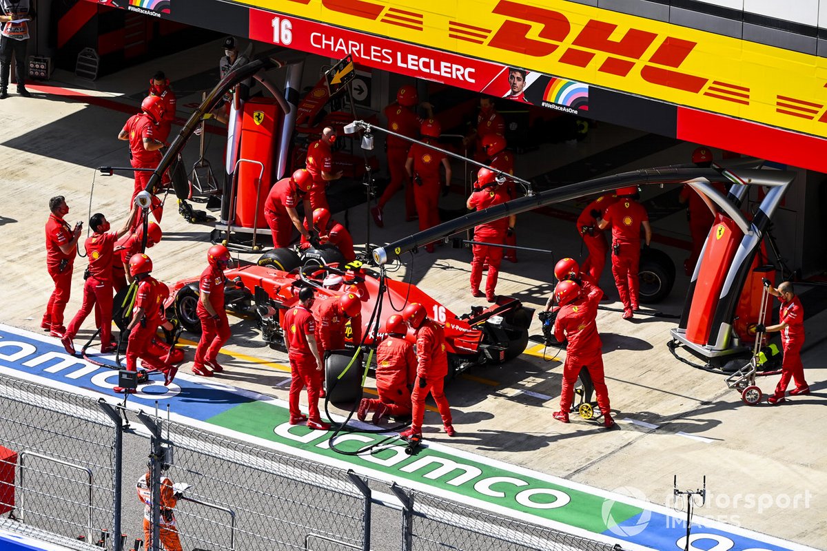 Charles Leclerc, Ferrari SF1000, ai box
