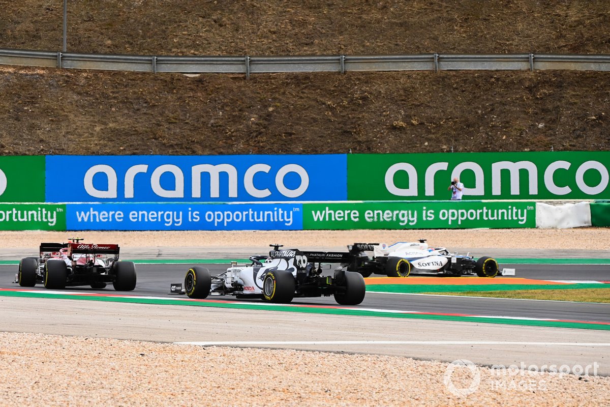George Russell, Williams FW43, Antonio Giovinazzi, Alfa Romeo Racing C39, e Daniil Kvyat, AlphaTauri AT01