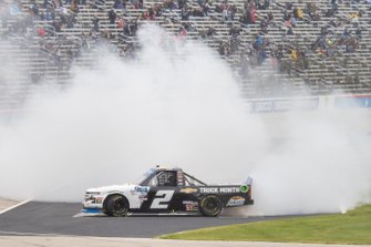 Race winner Sheldon Creed, GMS Racing, Chevrolet Silverado